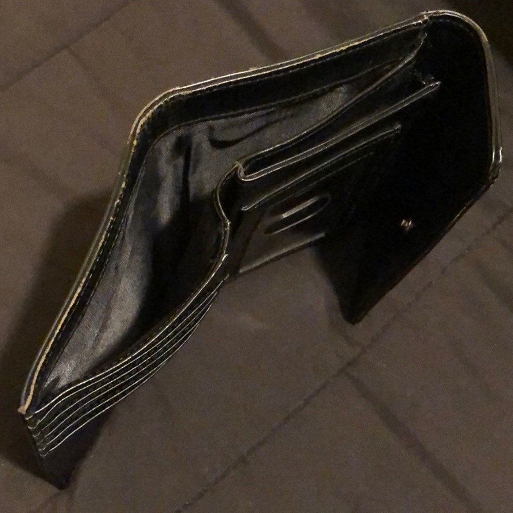 Guess Wallet - Picture 10 of 14